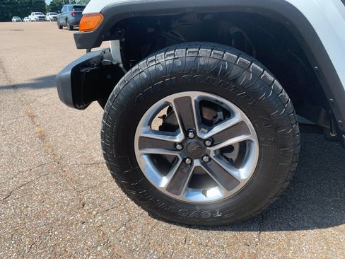 Used 2021 Jeep Wrangler Unlimited Sahara AWD/4WD image 33