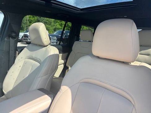 Used 2024 Jeep Grand Cherokee L Limited AWD/4WD image 27