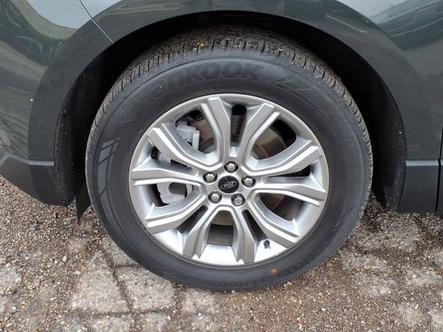 Used 2024 Ford Edge Titanium AWD/4WD image 9