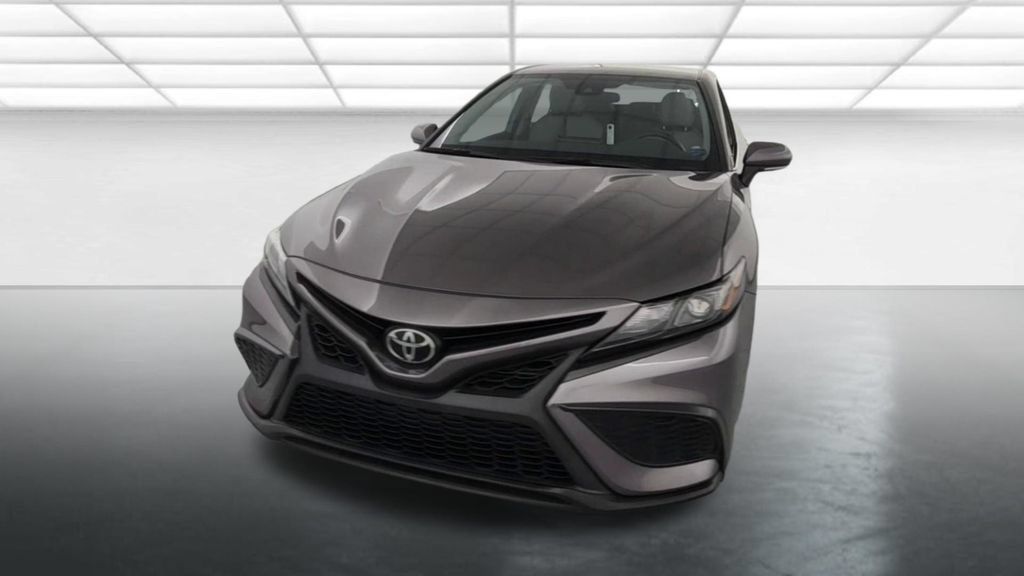 Used 2024 Toyota Camry SE FWD image 3
