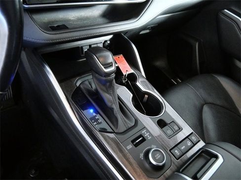 Used 2020 Toyota Highlander Platinum image 19