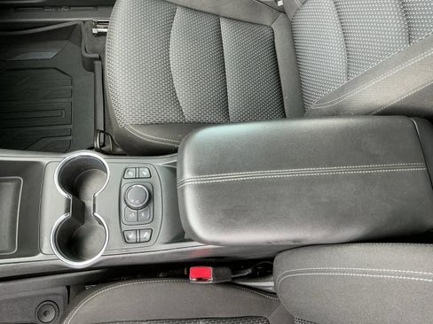 Used 2022 GMC Terrain SLE w/ Driver Convenience Package FWD image 11