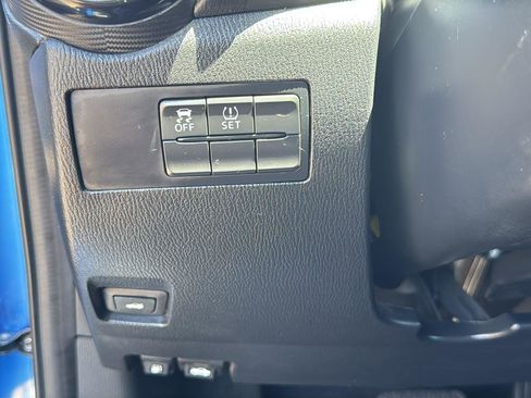 Used 2019 Toyota Yaris LE FWD image 13