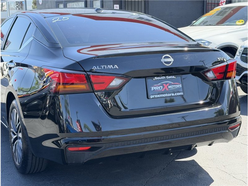 Used 2023 Nissan Altima 2.5 SV FWD image 43