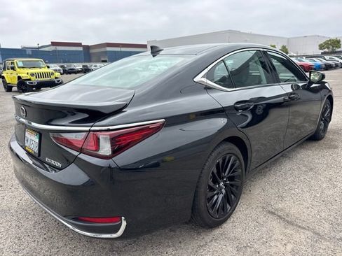 Used 2024 Lexus ES 300h w/ Accessory Package (Z1) FWD image 5