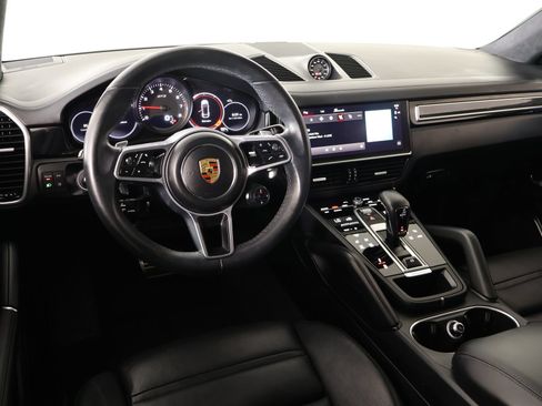 Used 2023 Porsche Cayenne GTS AWD/4WD image 2