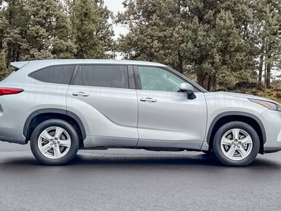 Used 2023 Toyota Highlander LE