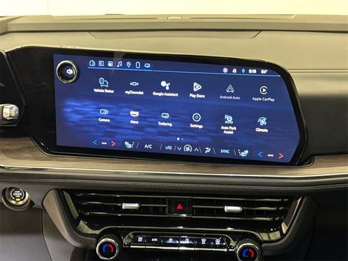 Used 2025 Chevrolet Suburban Z71 w/ Comfort Package image 17