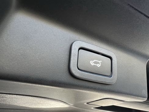 Used 2020 Jaguar F-PACE Checkered Flag image 40