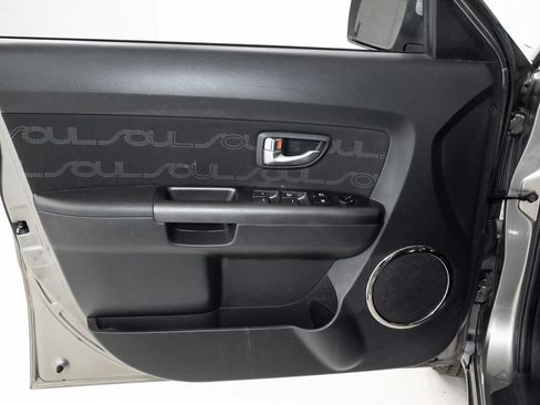Used 2013 Kia Soul + FWD image 7