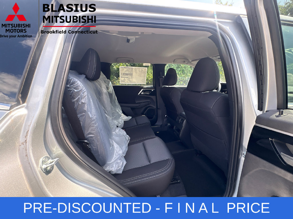 Used 2025 Mitsubishi Outlander ES AWD/4WD image 33
