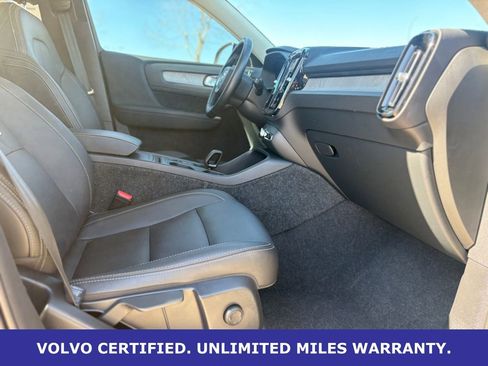 Certified 2025 Volvo XC40 B5 Core image 34