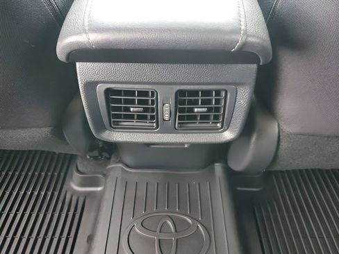 Used 2024 Toyota Venza LE image 21