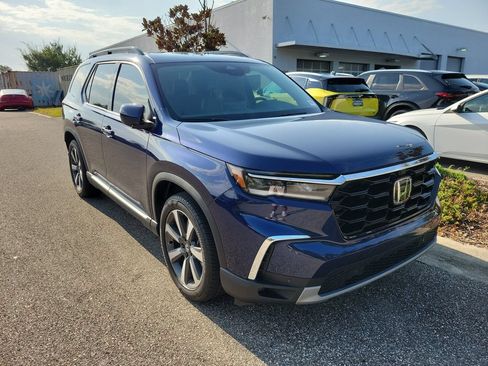 Used 2025 Honda Pilot Elite image 2