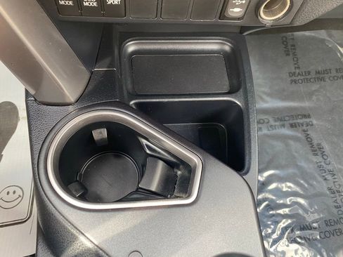 Used 2016 Toyota RAV4 XLE AWD/4WD image 14