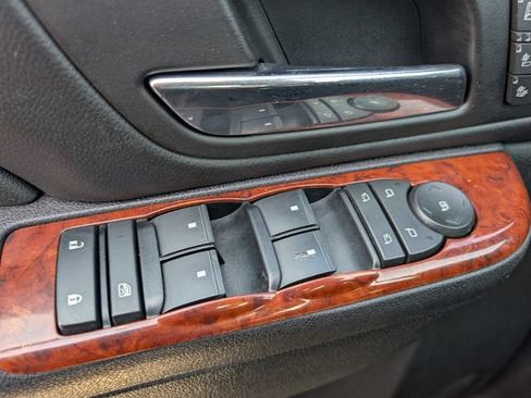 Used 2012 Chevrolet Tahoe LTZ AWD/4WD image 32