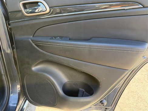Used 2014 Jeep Grand Cherokee Overland image 27