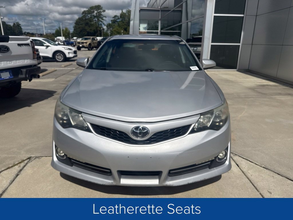 Used 2014 Toyota Camry SE FWD image 2