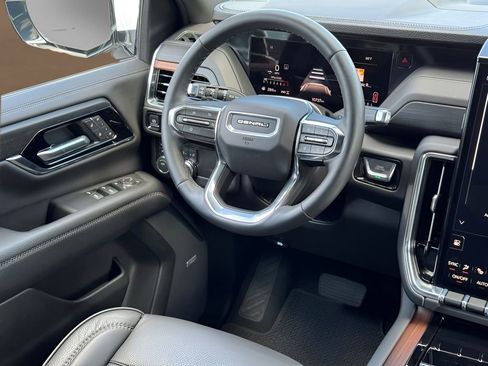 Used 2025 GMC Yukon XL Denali AWD/4WD image 22