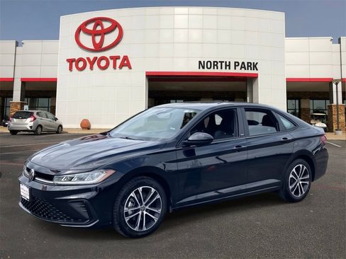 Used 2025 Volkswagen Jetta Sport image 1