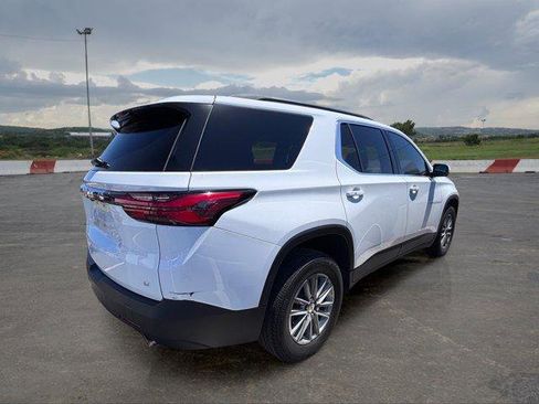 Used 2022 Chevrolet Traverse LT FWD image 3