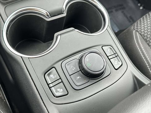 Used 2023 GMC Terrain SLE w/ Driver Convenience Package image 29