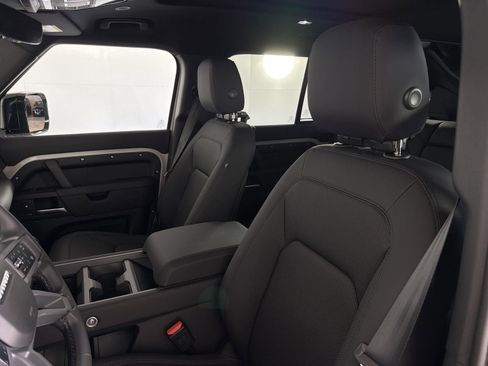 New 2026 Land Rover Defender 110 X-Dynamic SE image 24