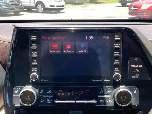 Used 2020 Toyota Highlander XLE FWD image 24
