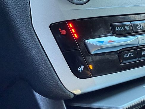 Used 2022 Ford Explorer XLT w/ Equipment Group 202A AWD/4WD image 10