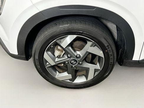 Used 2025 Hyundai Venue SEL FWD image 11