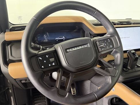 Used 2025 Land Rover Defender 110 V8 AWD/4WD image 11