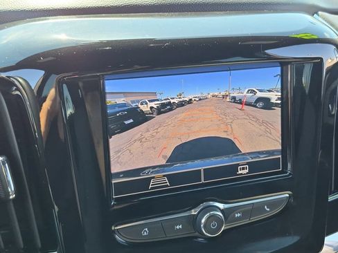 Used 2023 Chevrolet Traverse LT FWD image 15