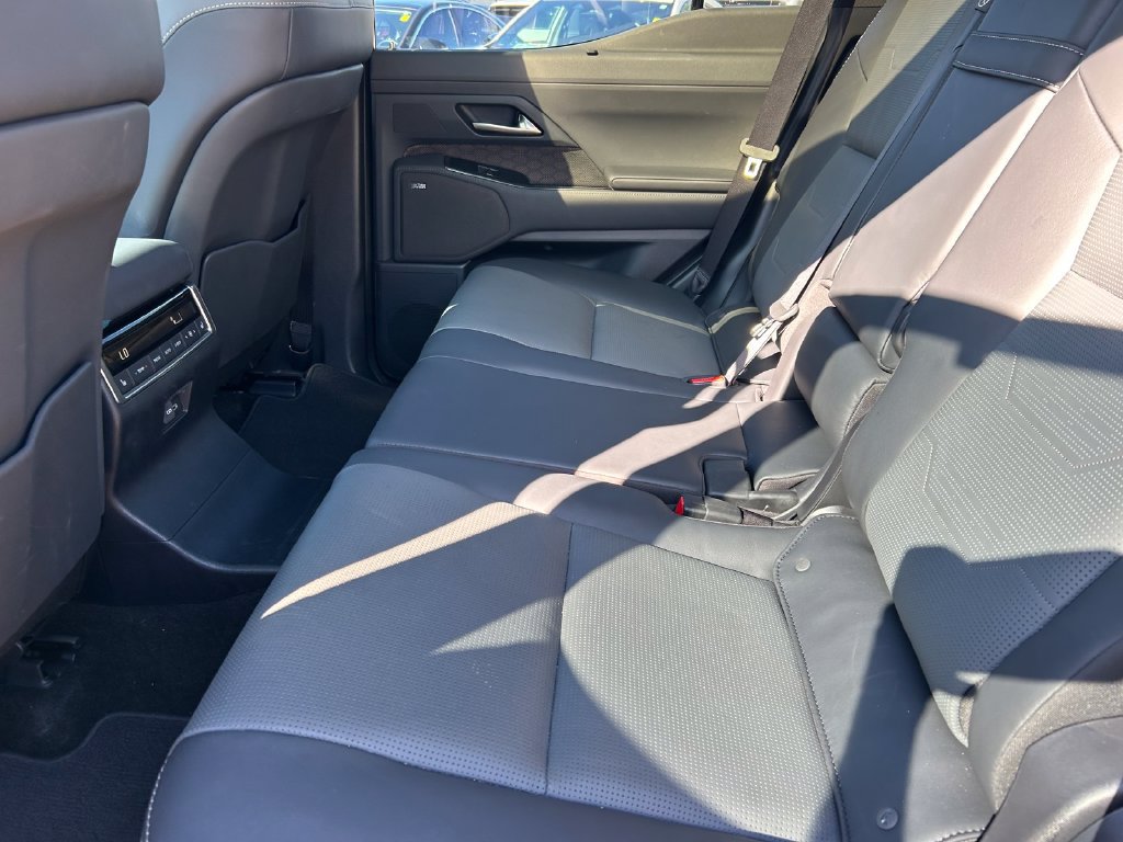 Used 2025 Lexus GX 550 w/ Accessory Package (31) AWD/4WD image 19
