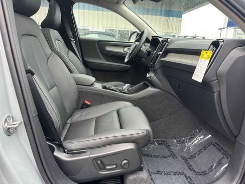 Used 2025 Volvo XC40 B5 Plus w/ Protection Package Premier image 10