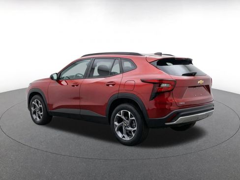 Used 2025 Chevrolet Trax LT w/ LT Convenience Package FWD image 5