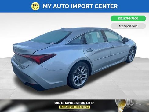 Used 2021 Toyota Avalon XLE w/ Moonroof Package image 5