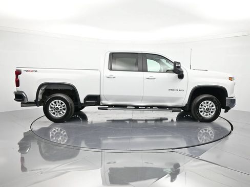 Used 2025 Chevrolet Silverado 2500 LT w/ Convenience Package AWD/4WD image 4
