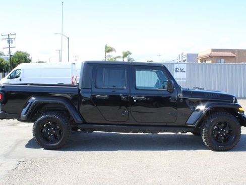 Used 2022 Jeep Gladiator Sport AWD/4WD image 3