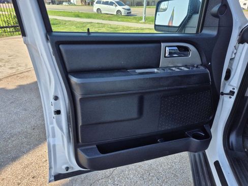 Used 2015 Ford Expedition XLT image 10