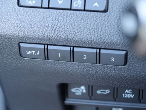 Used 2024 Lexus GX 550 w/ Accessory Package (2T) AWD/4WD image 16