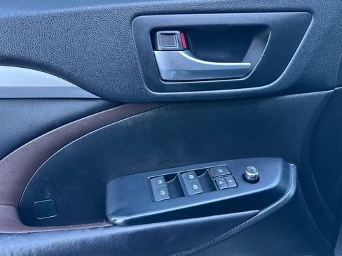 Certified 2018 Toyota Highlander XLE image 17