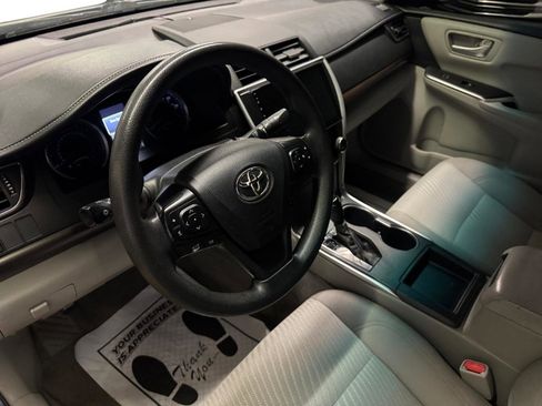 Used 2017 Toyota Camry LE FWD image 3
