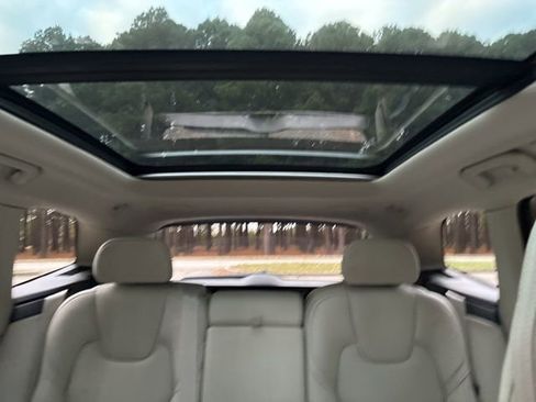 Used 2023 Volvo XC60 B6 Ultimate w/ Protection Package Premier image 35