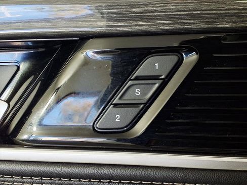 Used 2022 Jeep Wagoneer Series III w/ Premium Group I image 18