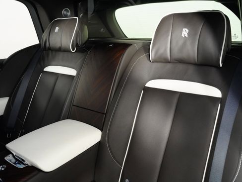 Used 2023 Rolls-Royce Cullinan w/ Cullinan Package image 41