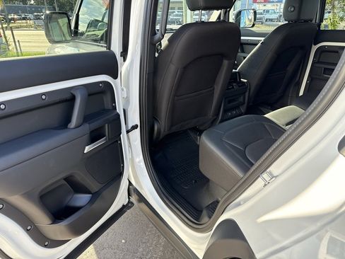 Used 2025 Land Rover Defender 110 S image 28