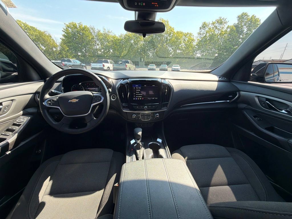 Used 2023 Chevrolet Traverse LT FWD image 11