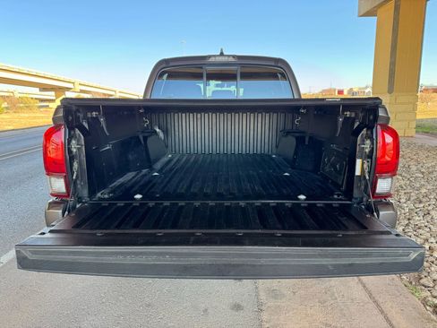 Used 2020 Toyota Tacoma SR image 20