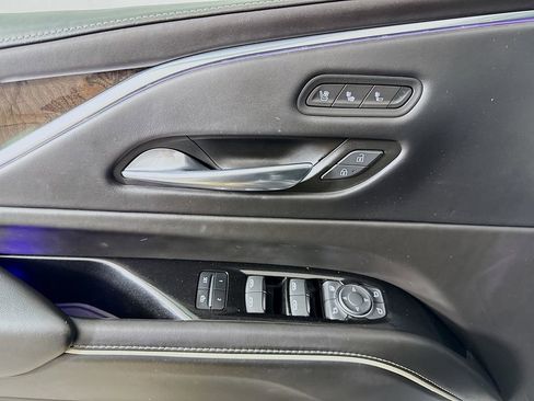 Used 2021 Cadillac Escalade Premium Luxury Platinum image 17