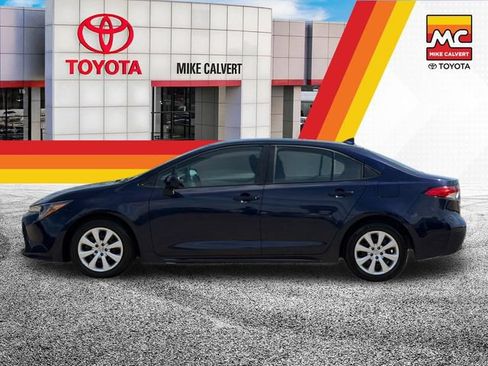 Used 2025 Toyota Corolla LE FWD image 2